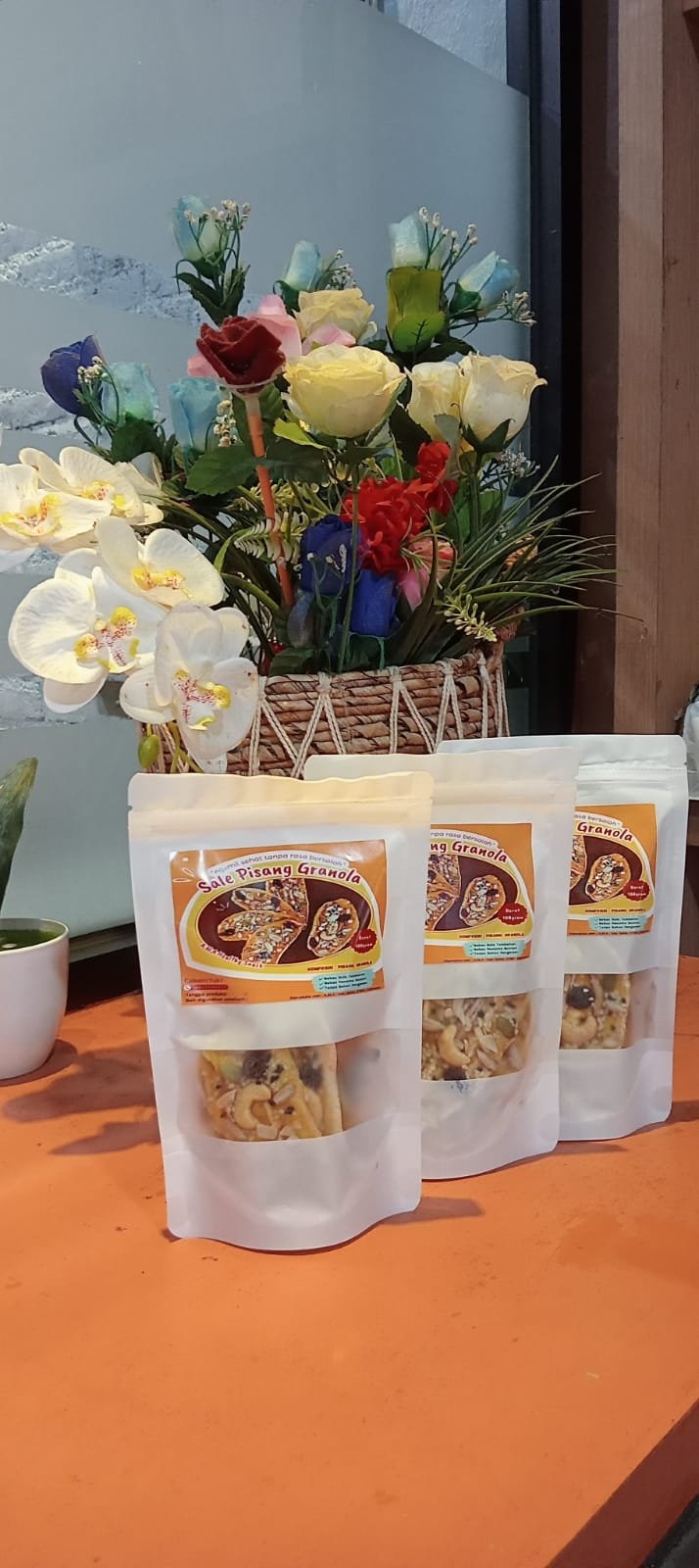 Tiga kemasan terbaru Pisang Sale Granola A.M.A Healthy Snack